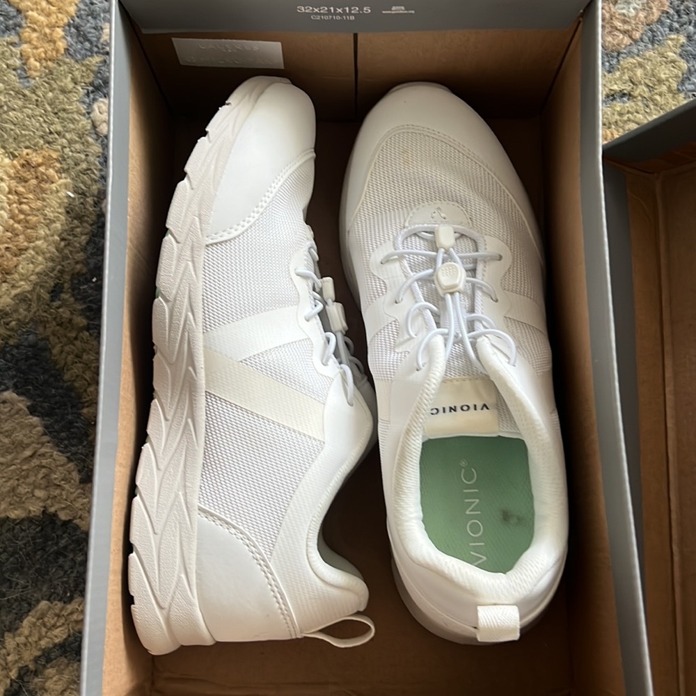 Vionic sneakers size 9